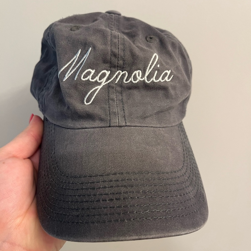Gray embroidered Magnolia hat